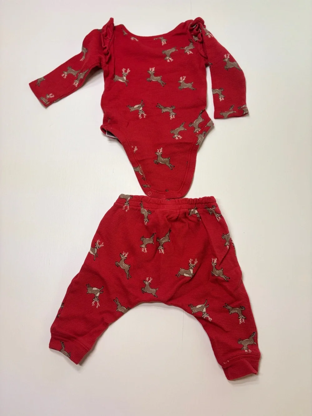 Old Navy Baby Reindeer 2-Piece Set Red Long Sleeve Bodysuit Pants 6-12M